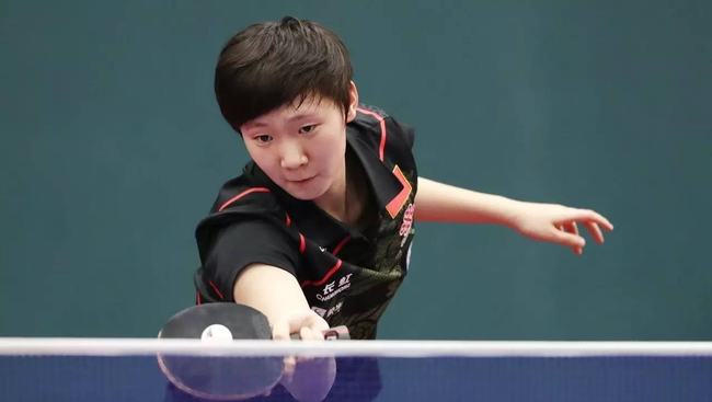 来当内援？混血中锋竟是中国香港人他为公牛战NBA夏联值CBA状元签